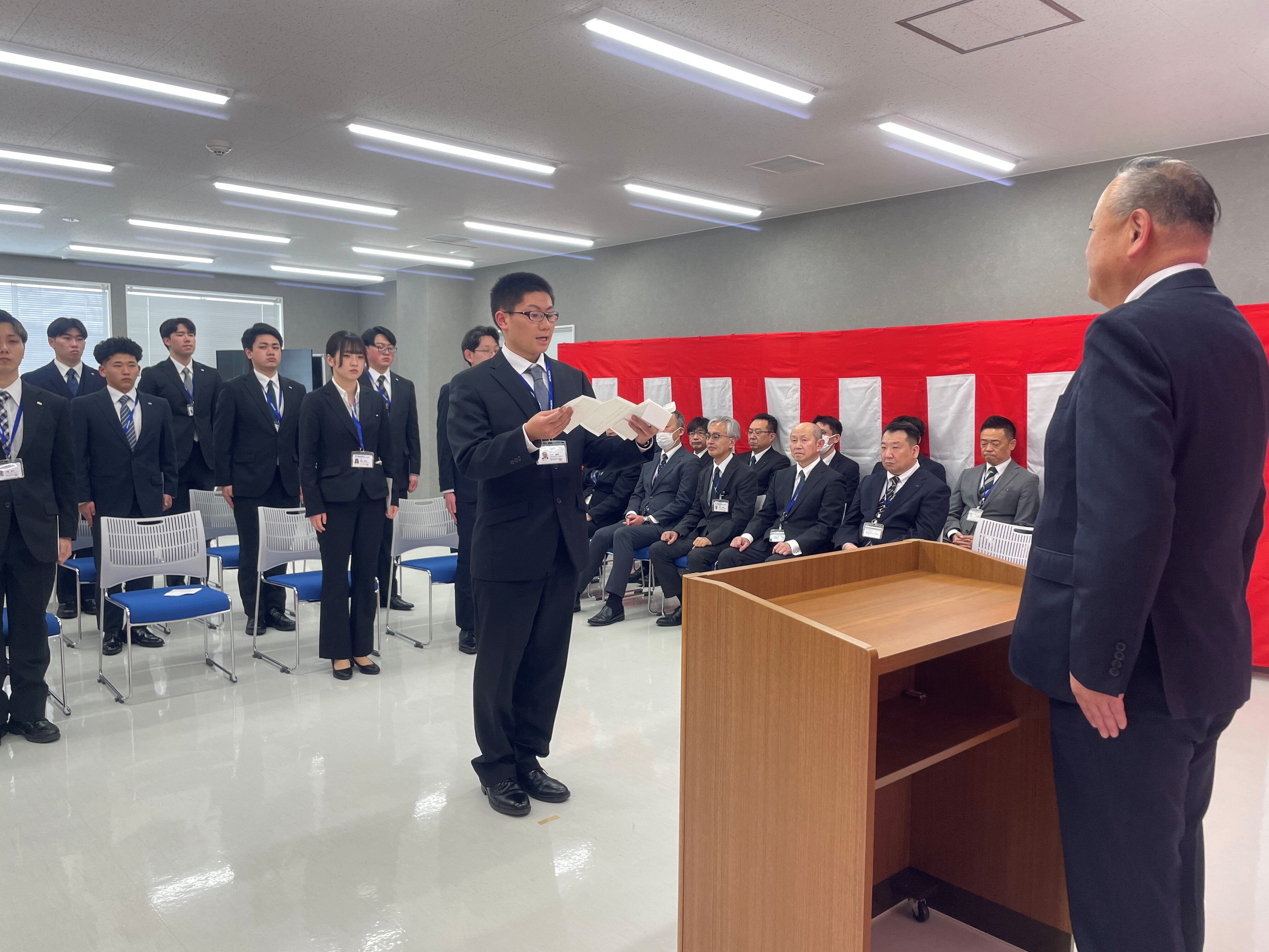 決意表明している様子