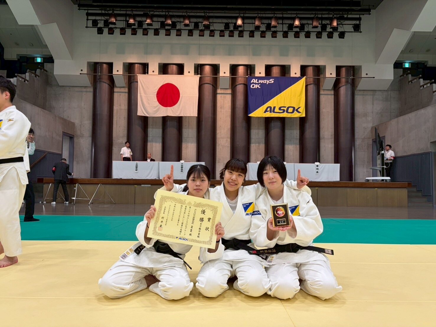 柔道女子3人